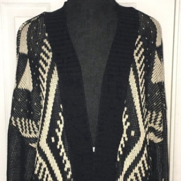 Blu Pepper Graphic Print Knit Sweater - Picture 4 of 12